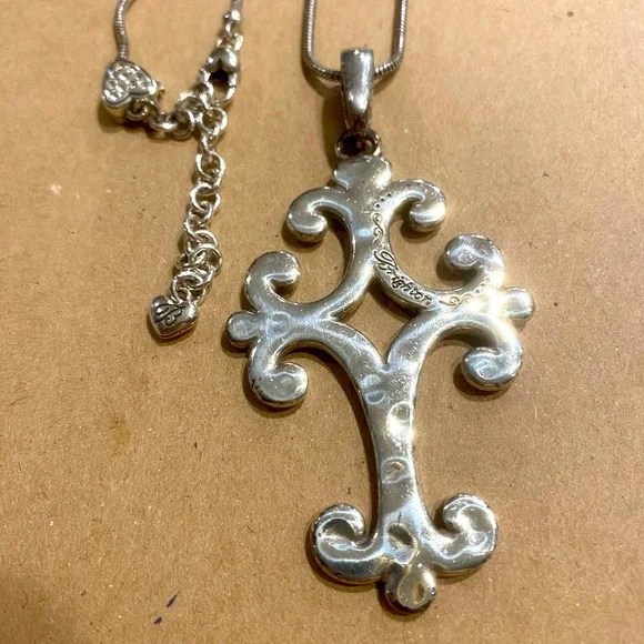 31” Chain Brighton Cross With Pouch - Picture 3 of 6